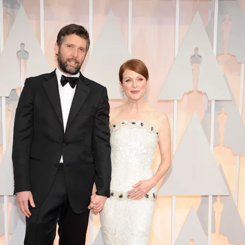 Julianne Moore | Γιόρτασε 17 χρόνια γάμου με τον σύζυγό της